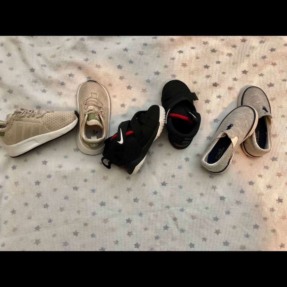 Toddler sneakers size 6t